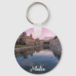 Chaveiro Sunset sobre pequeno canal em Cospicua, Malta