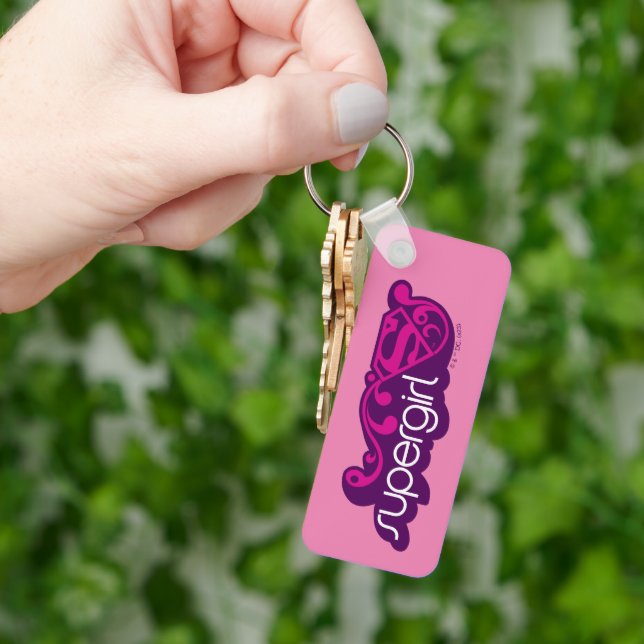 Chaveiro Supergirl Groovy Name e S-Shield (Mão)