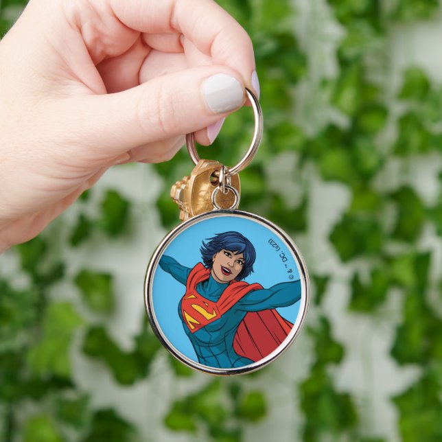 Chaveiro Supergirl voando com roupa azul (Mão)