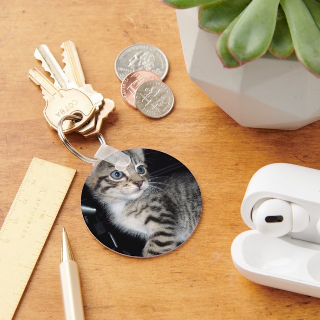 Chaveiro "Sussurros de Problemas: o Misquioso Tabby Kitten (Mesa)