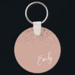 Chaveiro Tecla Rosa Blush Cor-de-Rosa Rosa Cintilante Brilh<br><div class="desc">Rosa Dourado - Chaveiros com nomes de Monograma (Cadeia de Chave) de Script Glitter Brilhante Cor-de-Rosa Esmagada. Isto faz o doce e perfeito aniversário de 16 anos,  casamento,  chá de panela,  aniversário,  chá de fraldas ou festa de solteira presente para alguém que ama luxo de luxo e estilos quíticos.</div>