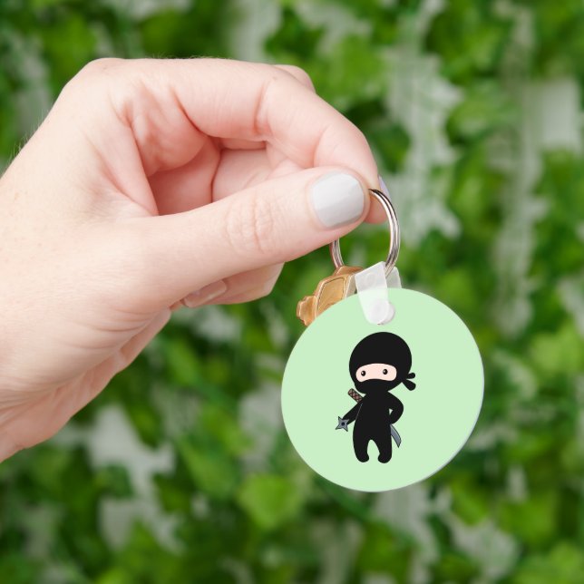 Chaveiro Tiny Ninja segurando estrela que joga em verde (Mão)