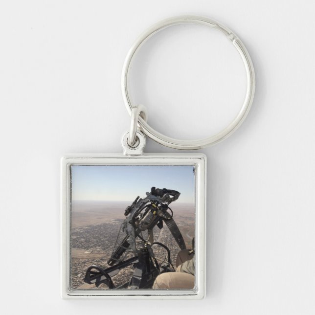 Chaveiro Um chefe de tripulação procura atividade suspeita (Frente)