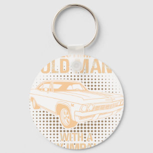 Chaveiro Um Chevrolet Impala Ss 1965 de um homem velho