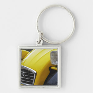 Chaveiro Um velho Citroen 2CV 2 CV preto e amarelo, detalhe