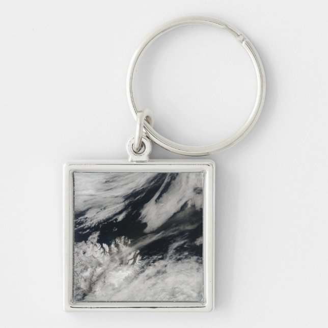 Chaveiro Uma pluma de cinzas de cinza pálida sopra do cume (Frente)