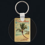 Chaveiro Viagens vintage de Palm de Puerto Vallarta<br><div class="desc">Uma impressão de arte,  no estilo viagens vintage,  moderna do século médio,  Porto Vallarta,  México. Ele apresenta uma palmeira curva na praia arenosa com oceano sob um céu azul nublado.</div>
