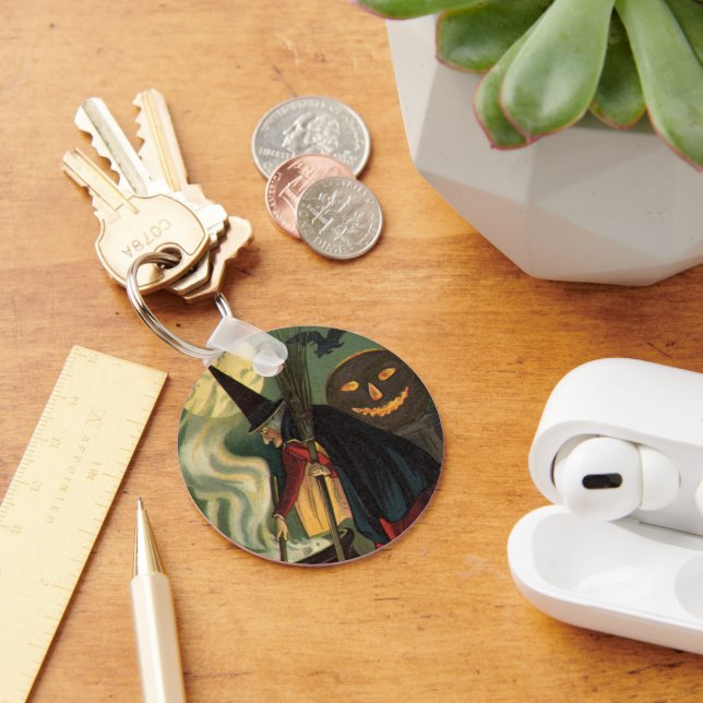 Chaveiro Vintage Halloween Bruxa Stirring Magic Cauldron (Mesa)