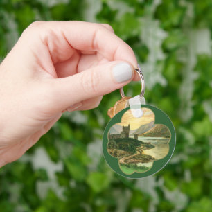 Chaveiro Vintage Lucky Dourada Shamrock com um castelo irla