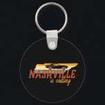 Chaveiro Vintage Retro Nashville Tennessee USA City Map<br><div class="desc">Vintage e retro estilo Nashville, mercadoria da cidade do Tennessee para aqueles que vivem nesta cidade, nativa da TN, orgulhoso cidadão e residente neste lugar especial chamado lar. Legal mercadoria com anos setenta. Souvenir perfeito para turista de férias, viajando nos EUA. presente de excelente para aqueles nasceres nos Estados Unidos...</div>