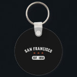 Chaveiro Vintage Retro San Francisco City California USA<br><div class="desc">Vintage and retro style San Francisco city merchandise para aqueles que vivem nesta cidade, nativa da Califórnia, orgulhosos cidadãos e residentes neste lugar especial chamado home. Legal mercadoria com anos setenta. Souvenir perfeito para turista de férias, viajando nos EUA. presente de excelente para aqueles nasceres nos Estados Unidos da América,...</div>