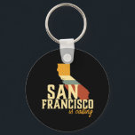 Chaveiro Vintage San Francisco California - Mapa da Cidade<br><div class="desc">Vintage and retro style San Francisco California merchandise para aqueles que vivem nesta cidade, nativo do CA, orgulhoso cidadão e residente deste lugar especial chamado home. Legal mercadoria com anos setenta. Souvenir perfeito para turista de férias, viajando nos EUA. presente de excelente para aqueles nasceres nos Estados Unidos da América,...</div>