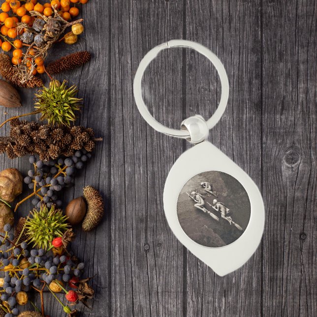 Chaveiro Vintage Three Halloween Bruxas Voando Vassouras (Three pretty white witches flying on brooms on shades of brown silver keychain.)