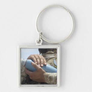 Chaveiro Vista aproximada de um soldado que está a carregar