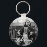 Chaveiro Você será meu Bridesman Photo Keyring<br><div class="desc">Minimalista e moderno será meu anel-chave do homem de honra. O texto e as mensagens podem ser editados na parte traseira do cartão. Para personalização mais avançada deste design, por exemplo, alteração do layout, da fonte ou do tamanho do texto, clique no botão "PERSONALIZAR" acima. Por favor, entre em contato...</div>