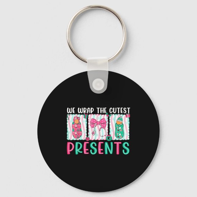 Chaveiro We Wrap The Cutest Presents Labor &amp; Delivery N (Frente)
