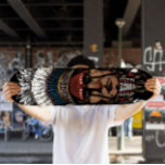 Chefe de skate indiano | Deck do skateboard tribal<br><div class="desc">Ande em estilo com o nosso deck-chefe de skate indiano, com um design impressionante de inspiração tribal de um poderoso chefe indiano. Combinando uma arte ousada com uma construção durável, esse baralho é perfeito para skatistas que querem se destacar no parque ou nas ruas. Quer seja usado para truques, cruzamentos...</div>