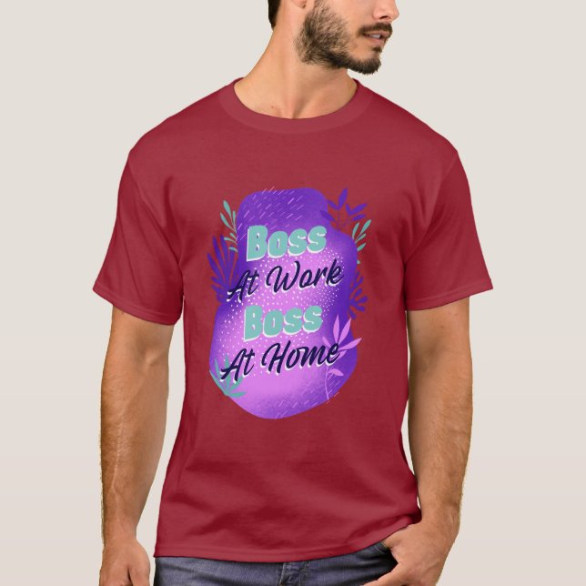 Chefe no Trabalho Chefe em Casa Camiseta de Mãe Tr (Frente)
