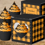 Cheque de Buffalo - Laranja e Preto - Caixa de Fav<br><div class="desc">Caixa de seleção de laranja e búfalo preto. O texto na parte traseira da caixa é personalizável. Se você usar o botão/ferramenta 'editar design', também poderá adicionar suas próprias imagens/fotos. Outras formas de cores disponíveis. Consulte Coleção de todos os tamanhos de caixas e cores de verificação de búfalos aqui: https://www.zazzle.com/collections/boxes_product_promotional_gift_buffalo_check-119842043554925619...</div>