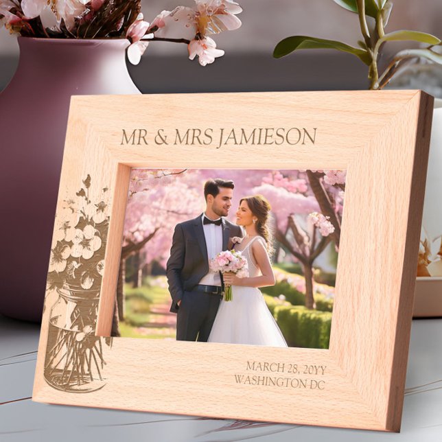 Cherry Blossom Sr. e Sra. Wedding Foto (Mr and Mrs Wooden Photo Frame from the Cherry Blossom wedding collection by Darling & May)
