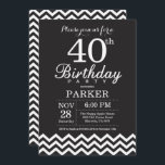 Chevron aniversário de 40 anos de Convite Preto e<br><div class="desc">aniversário de 40 anos com Chevron Preto e Branco. Chalkboard. Aniversário Adulto. O Dia do Homem ou da Mulher Convidam.
Para mais personalização,  clique no botão "Personalizar" e use a ferramenta design para modificar este modelo.</div>
