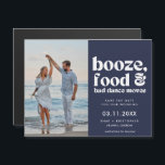 Chic Funny Wedding Foto Salvar Data<br><div class="desc">Ponha o tom para o seu casamento com a nossa Magnética Foto de Casamento Chic Salve a Data! Projetado para casais que querem que suas comemorações sejam inesquecíveis (e muito divertidas), este cartão-postal apresenta um design "Booze, Comida e Bad Dance Moves" divertido ao lado de sua foto favorita do noivado....</div>