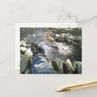 Chillin com os meus pés ao lado do cartão postal d