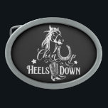 Chin sobe saltos em cima de um amante de cavalo de<br><div class="desc">"Chin up heels down",  citação de cowgirl,  fivela de cinto de amante de cavalo. Cavalo cavalgando,  oeste,  design com cavalo,  sapato de cavalo e botas de cowboy ocidentais em preto e branco. Você pode transferir este design para qualquer outro produto no Zazzle,  veja: "Transferir design para um produto"!</div>