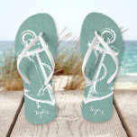 Chinelos Aqua Vintage Anchor Monograma Russo<br><div class="desc">sandálias de flutuação de sacudir impressas personalizadas com uma ilustração náutica de âncora de safra rustica e seu monograma personalizado ou outro texto. Clique em Personalizar para alterar as fontes e cores do texto ou adicionar suas próprias imagens para criar uma única design!</div>