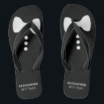 Chinelos Arco Branco Amarra no Melhor Casamento de Homem de<br><div class="desc">Estes chinelos divertidos são uma maneira excelente de obrigado do melhor homem do seu casamento. Eles apresentam um design de tuxedo bonito,  com uma gravata branca de arco e botões no topo,  e seu nome e título abaixo.</div>
