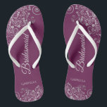 Chinelos Arrasto de Prata no Casamento de Bridesmaid Roxo d<br><div class="desc">Estes chinelos elegantes de casamento são uma maneira excelente de obrigado e reconhecer suas madrinhas, enquanto descansam depois de um longo dia. O belo design apresenta um design elegante com colchões de rendas de cinza prateada em um gabinete roxo, magenta, ou fundo colorido de bagas e leituras de cinza pálida...</div>