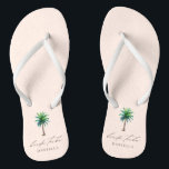 Chinelos Bachelorette Blush de Tribo de Árvore de Palma Mod<br><div class="desc">Chinelos personalizados de solteiros com "tribo de noiva" em letra moderna de escrita e palmeira tropical de aquarela em fundo azul. Personalize com o nome - compre um para cada mulher.</div>