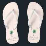 Chinelos Bachelorette Blush de Tribo de Árvore de Palma Mod<br><div class="desc">Chinelos personalizados de solteiros com "tribo de noiva" em letra moderna de escrita e palmeira tropical de aquarela em fundo azul. Personalize com o nome - compre um para cada mulher.</div>