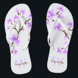 Chinelos Blossomas de Cereja lavanda Monogramados<br><div class="desc">Linda e doce cereja floresce ou sakura flores design perfeito para primavera,  verão,  assim como para noiva,  damas de honra,  mãe da noiva,  mãe do noivo,  madrinha de casamento,  presentes de flores,  e muito mais!</div>