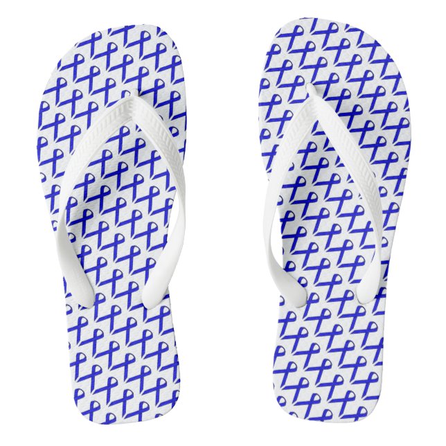 Chinelos Blue Standard Ribbon por Kenneth Yoncich (Pé da cama)
