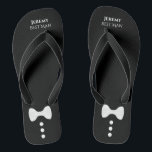 Chinelos Bonito Bow Tie & Buttons Negra Melhor Casamento de<br><div class="desc">Estes bonitos saltos são uma ótima maneira de agradecer ao melhor homem do seu casamento. Eles apresentam um design simples,  fofo e divertido com uma gravata branca e botões em fundo preto com seu nome e título.</div>