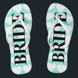 Chinelos BRIDE Teal Blue Wedding Bridal Party Bride<br><div class="desc">Coloque um sorriso na cara dela quando ela receber essas chinelos divertidas,  não se esqueça de lhe dar a bolsa correspondente,  ela vai adorar este dom fabuloso! Procure por chinelos de noivos coordenados,  faz o jogo perfeito de presentes de Jack e Jill. Toda parte da coleção BRIDE & CO.</div>