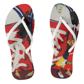 Chinelos calçados vermelhos.