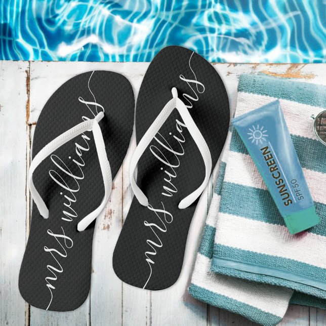 Chinelos Casamento da Sra. Bride, preto e branco (Black & White Mrs Bride Wedding Flip Flops)