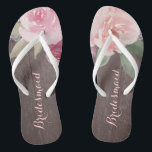 Chinelos Casamento de dama floral de aquarelas russas<br><div class="desc">Design floral romeno de cor d'água desenhada à mão, cor de rosa pastel e rosa de pêssego, com um local de colheita branco sobre fundo de grãos de madeira rústica. Chic e elegante, excelente de sacudir para madrinha em casamento vintage, casamento rústico ou casamento country em primavera. Veja todas as...</div>