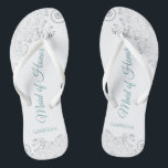 Chinelos Casamento de Madrinhas de casamento Chic de Lace e<br><div class="desc">Estas belas chinelos de casamento são uma maneira excelente de obrigado e reconhecer sua Madrinha de casamento enquanto salva os pés dela ao mesmo tempo. Possui um design elegante com rendas de cinza prateada sobre fundo branco e turquesa de rico ou letra de escrita colorida. O teste lê Madrinha de...</div>