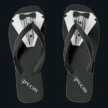 Chinelos Casamento de praia preto Tux dos noivos do<br><div class="desc">O toque perfeito ao seu wedding da praia ou da piscina. Chinelos pretos com uma imagem formal preto e branco do smoking. Seu noivo casar-se-á no estilo com estas do "sandálias elegantes do flip-flop smoking" adiciona um estilo de harmonização do vestido de casamento para a noiva! Visite por favor minha...</div>