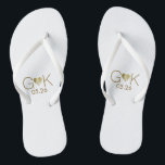 Chinelos corações românticos de amor de ouro com iniciais d<br><div class="desc">Para uma festa de casal casada,  uma design romântica de um coração de ouro falso gráfico com suas iniciais...  para trazer conforto e facilidade a todos os seus eventos de planejamento de casamento...  perfeito para vestir depois do casamento.</div>