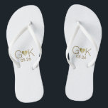 Chinelos corações românticos de amor de ouro com iniciais d<br><div class="desc">Para uma festa de casal casada,  uma design romântica de um coração de ouro falso gráfico com suas iniciais...  para trazer conforto e facilidade a todos os seus eventos de planejamento de casamento...  perfeito para vestir depois do casamento.</div>