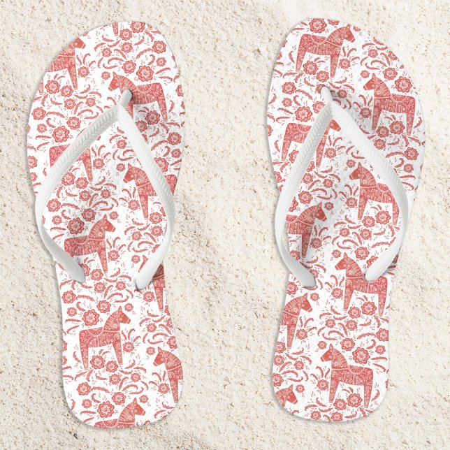 Chinelos Dala Horse - Padrão Vermelho e Branco Sueco (Swedish Dala Horse pattern red and white flip flops)