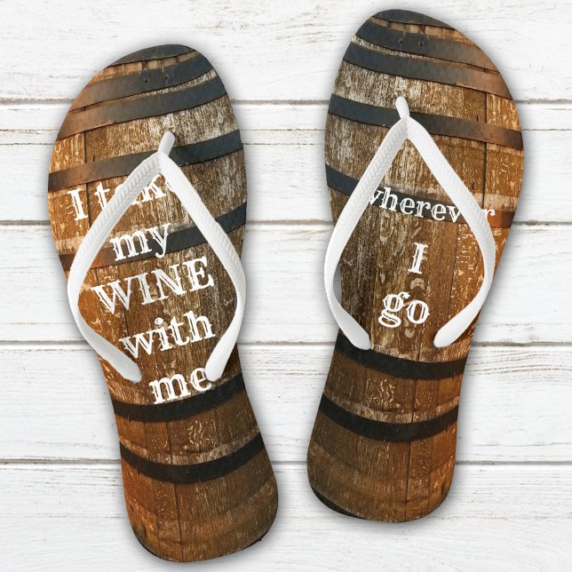 Chinelos de barril de vinho russo engraçado (Flip flops featuring a design based on a rustic wine barrel - great for a wine lover)