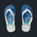 Chinelos de Casamento de Praia de Garota Flor<br><div class="desc">Chinelos de casamentos de praia com caligrafia (tamanhos de criança) com fitas e texto personalizável - você pode adicionar o nome da garota Flor</div>