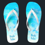 Chinelos de Nome Monograma Simples com Gradiente A<br><div class="desc">Este par elegante de chinelos de um azul aqua gradiente é um presente memorável para os membros da festa de casamento: noiva, damas de honra, mãe da noiva, primeira dama de honra... Eles vão adicionar uma dose elegante de glamour ao seu dia de casamento, festa de despedida de solteira ou...</div>