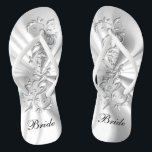 Chinelos Design de Ornamentado de Prata e Satélite Branco |<br><div class="desc">Calçados de Fenda Bridal prontos para você personalizar. Se for necessário... você pode começar a ser atualizado com suas próprias opções de texto, cor de texto e fonte com a área da ferramenta design do Zazzle. ✔ Nota: Nem todas as áreas de modelo precisam ser alteradas. 📌 Se você precisar...</div>