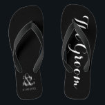 Chinelos do noivo do casamento de praia<br><div class="desc">Chinelos feitos sob encomenda do casamento de praia dos noivos em preto e branco. Personalize-o com seus nomes e data do casamento ou personalize-o mais se você deseja mudar as cores ou ajustar a disposição.</div>